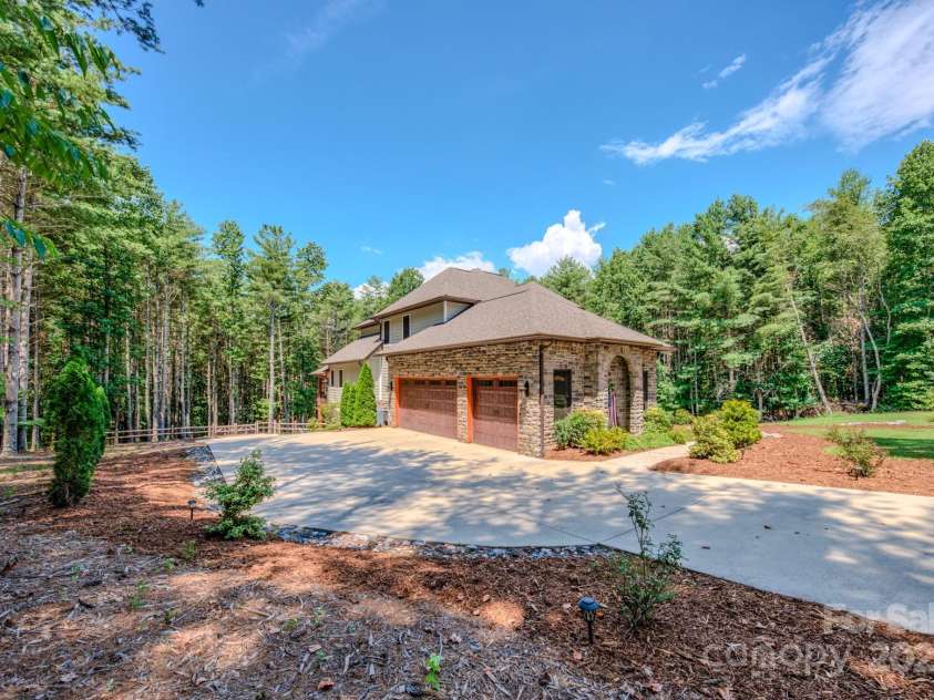 1416 Southpointe Drive, Morganton, NC 28655.  MLS# CAR4283259, YatesRealty ID 30610. 