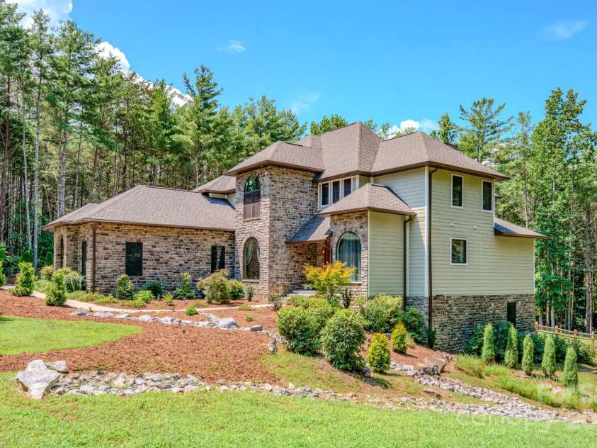 1416 Southpointe Drive, Morganton, NC 28655.  MLS# CAR4283259, YatesRealty ID 30610. 