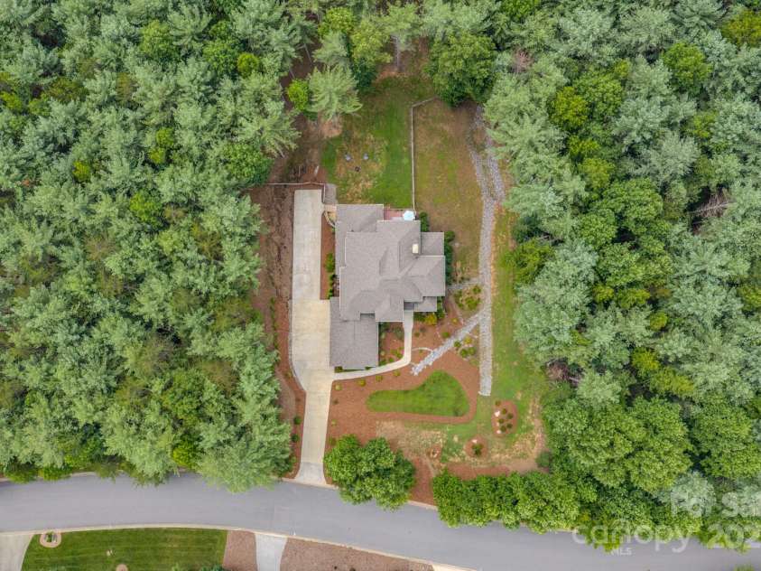 1416 Southpointe Drive, Morganton, NC 28655.  MLS# CAR4283259, YatesRealty ID 30610. 