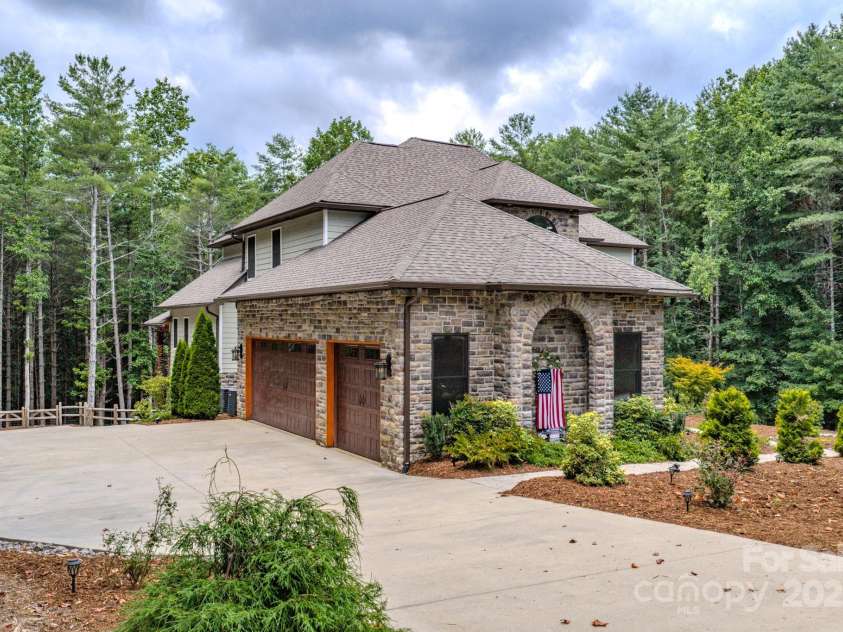 1416 Southpointe Drive, Morganton, NC 28655.  MLS# CAR4283259, YatesRealty ID 30610. 