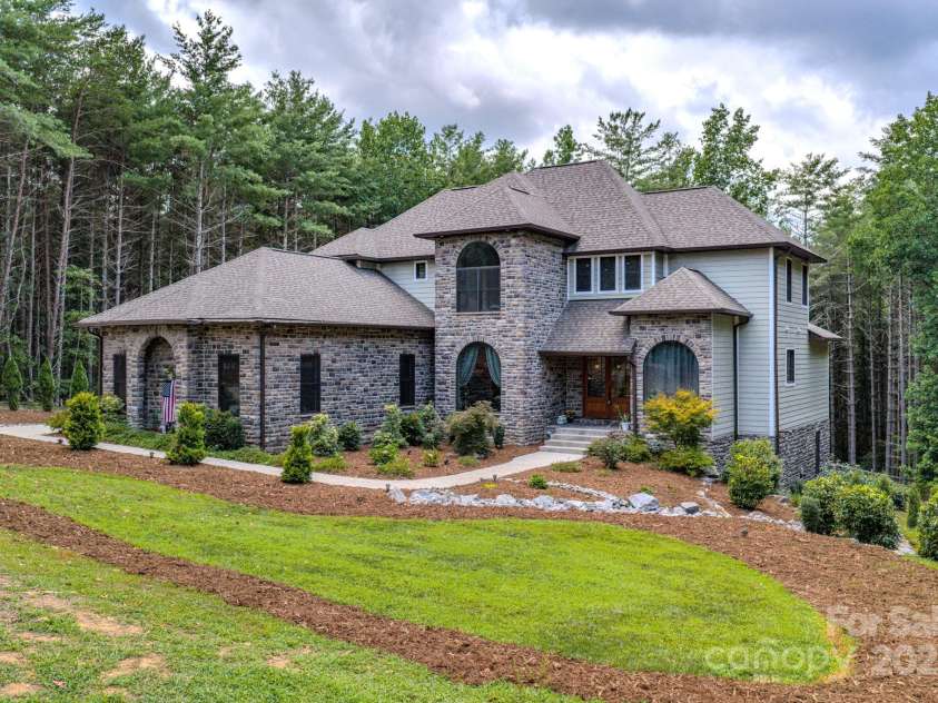 1416 Southpointe Drive, Morganton, NC 28655.  MLS# CAR4283259, YatesRealty ID 30610. 