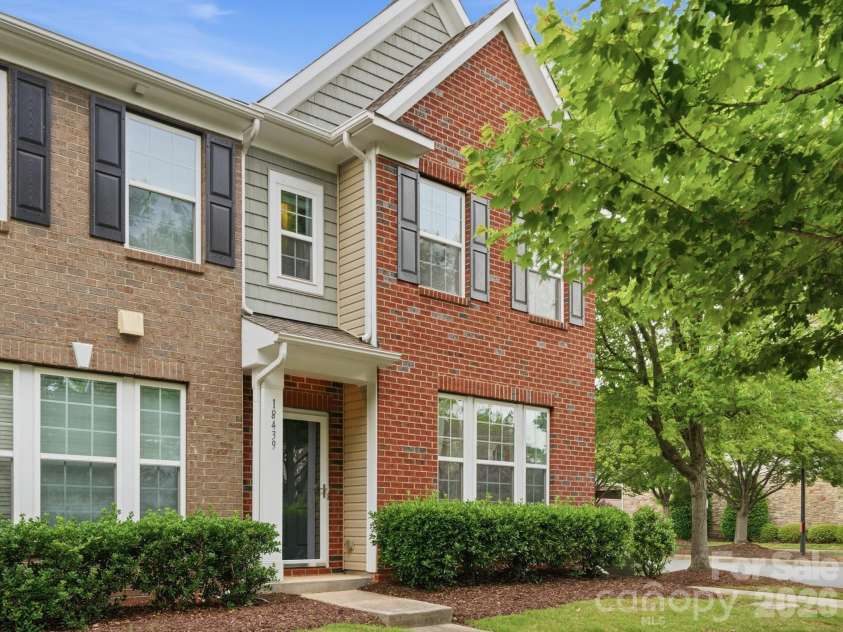 18439 The Commons Boulevard, Cornelius, NC 28031.  MLS# CAR4386213, YatesRealty ID 30611. 