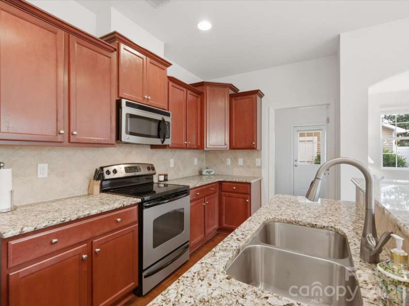 18439 The Commons Boulevard, Cornelius, NC 28031.  MLS# CAR4386213, YatesRealty ID 30611. 