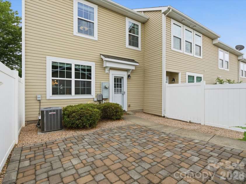 18439 The Commons Boulevard, Cornelius, NC 28031.  MLS# CAR4386213, YatesRealty ID 30611. 