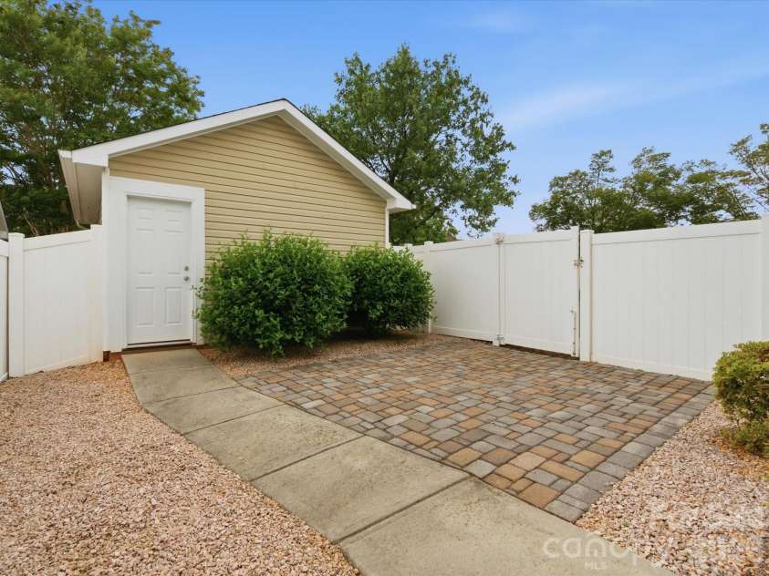 18439 The Commons Boulevard, Cornelius, NC 28031.  MLS# CAR4386213, YatesRealty ID 30611. 