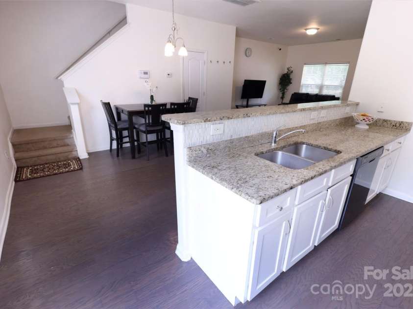 6919 Ware Road, Charlotte, NC 28212.  MLS# CAR4263043, YatesRealty ID 30611. Kitchen with white cabinets, granite counter tops..