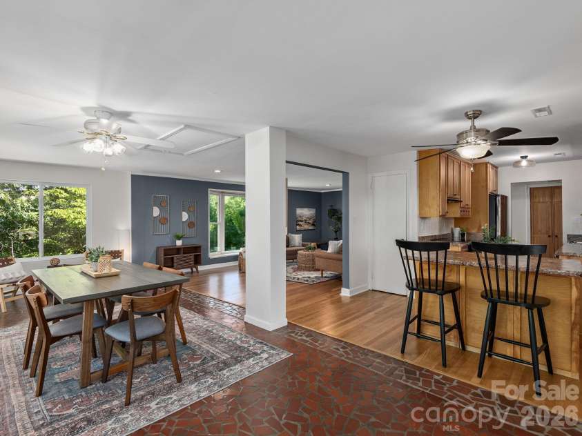 147 Oakview Road, Asheville, NC 28806.  MLS# CAR4387510, YatesRealty ID 30612. 