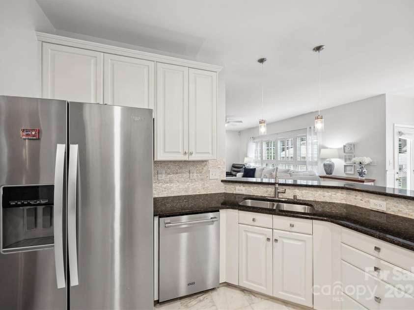 16719 Hampton Crossing Drive, Huntersville, NC 28078.  MLS# CAR4276983, YatesRealty ID 30613. 