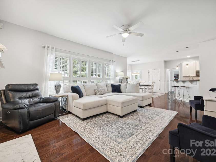 16719 Hampton Crossing Drive, Huntersville, NC 28078.  MLS# CAR4276983, YatesRealty ID 30613. 