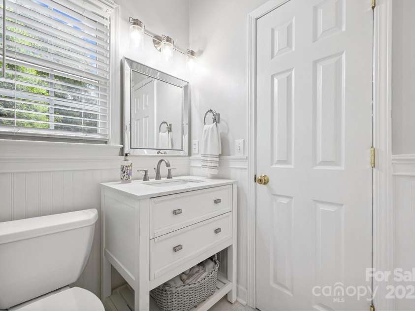 16719 Hampton Crossing Drive, Huntersville, NC 28078.  MLS# CAR4276983, YatesRealty ID 30613. 