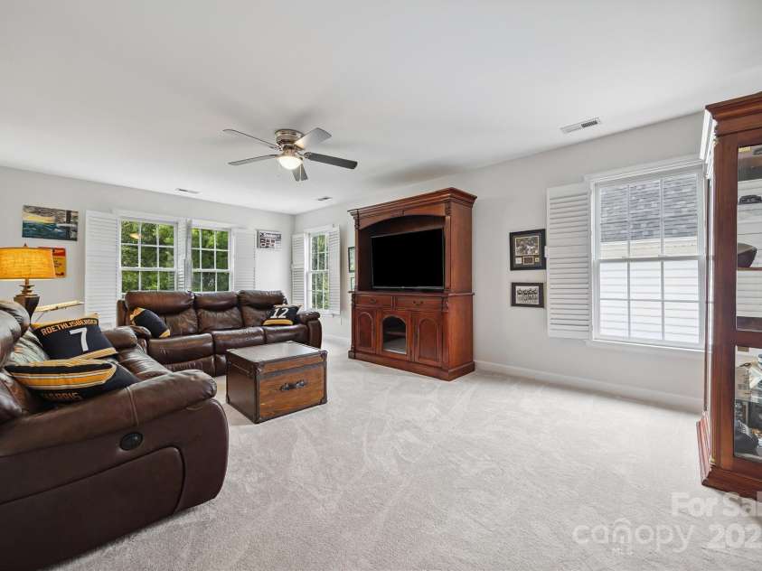 16719 Hampton Crossing Drive, Huntersville, NC 28078.  MLS# CAR4276983, YatesRealty ID 30613. 