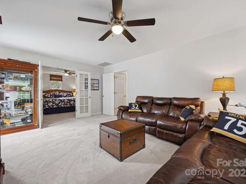 16719 Hampton Crossing Drive, Huntersville, NC 28078.  MLS# CAR4276983, YatesRealty ID 30613. 