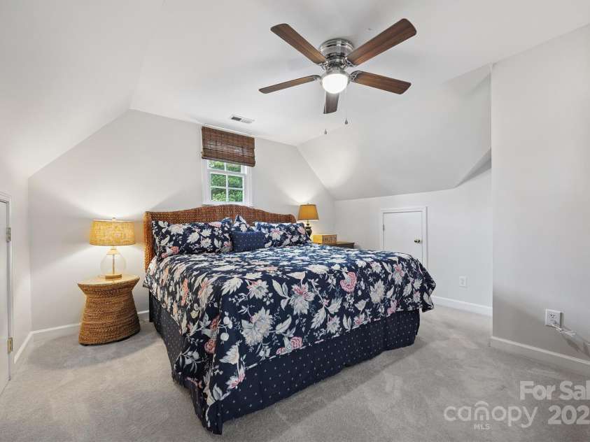 16719 Hampton Crossing Drive, Huntersville, NC 28078.  MLS# CAR4276983, YatesRealty ID 30613. 