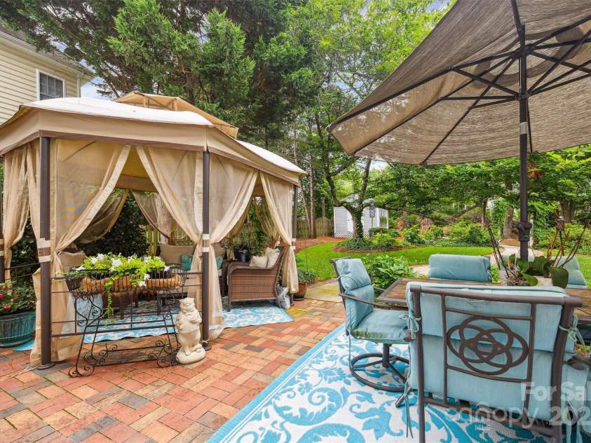 16719 Hampton Crossing Drive, Huntersville, NC 28078.  MLS# CAR4276983, YatesRealty ID 30613. 