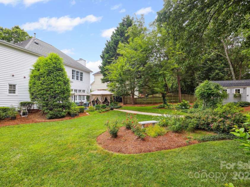 16719 Hampton Crossing Drive, Huntersville, NC 28078.  MLS# CAR4276983, YatesRealty ID 30613. 