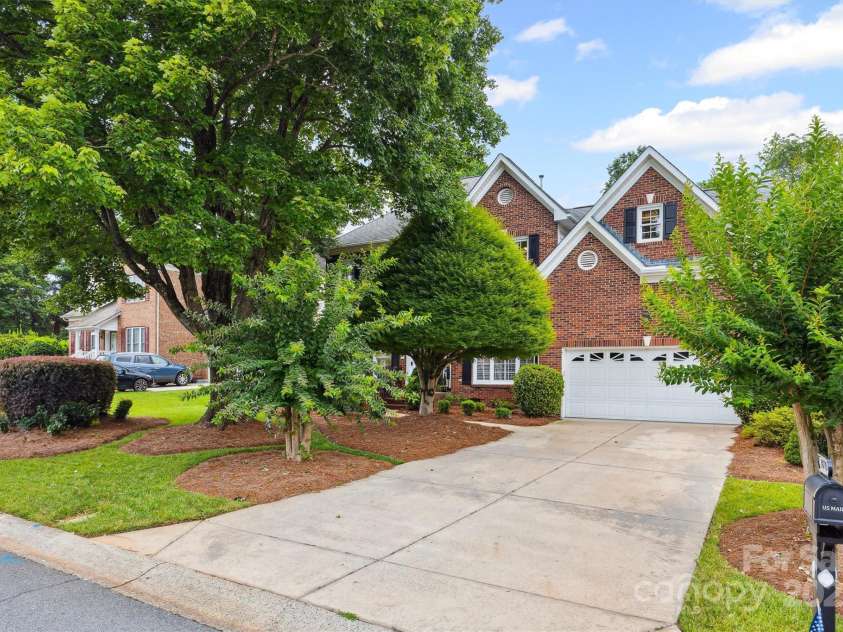 16719 Hampton Crossing Drive, Huntersville, NC 28078.  MLS# CAR4276983, YatesRealty ID 30613. 