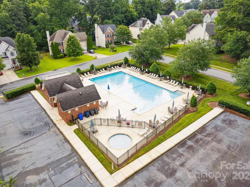 16719 Hampton Crossing Drive, Huntersville, NC 28078.  MLS# CAR4276983, YatesRealty ID 30613. 