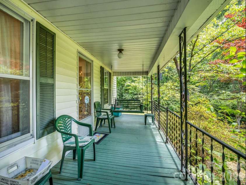813 Montreat Road, Black Mountain, NC 28711.  MLS# CAR4385318, YatesRealty ID 30614. 