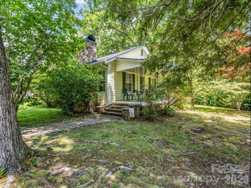 813 Montreat Road, Black Mountain, NC 28711.  MLS# CAR4385318, YatesRealty ID 30614. 