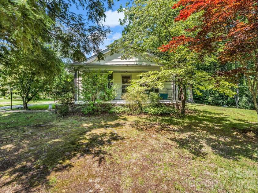 813 Montreat Road, Black Mountain, NC 28711.  MLS# CAR4385318, YatesRealty ID 30614. 