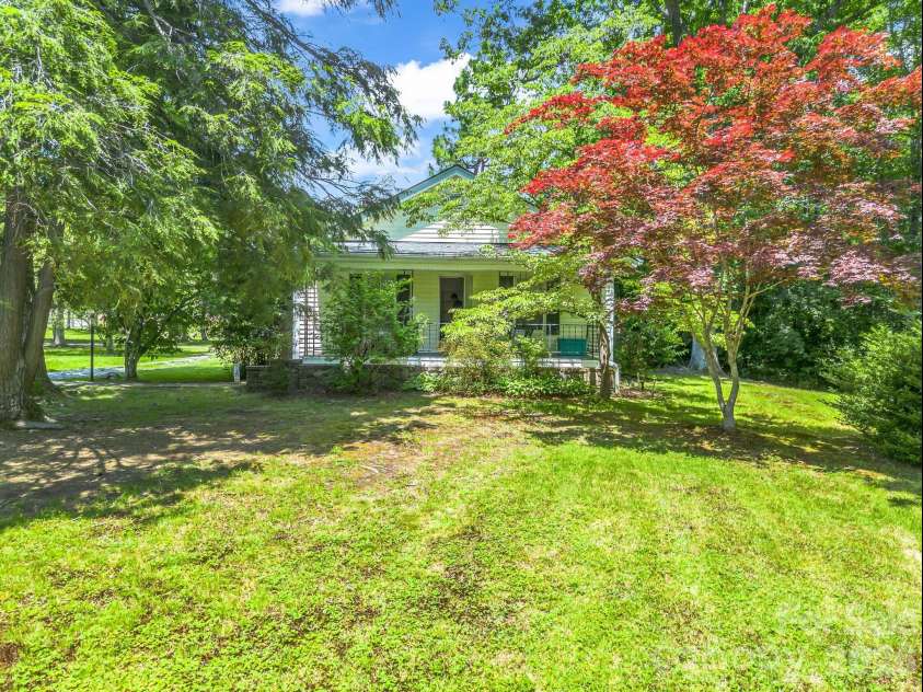 813 Montreat Road, Black Mountain, NC 28711.  MLS# CAR4385318, YatesRealty ID 30614. 