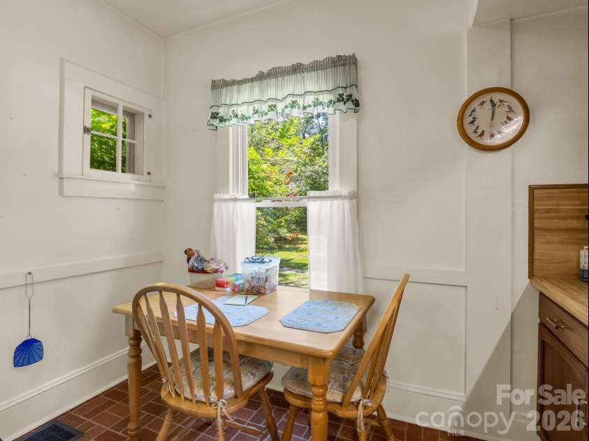 813 Montreat Road, Black Mountain, NC 28711.  MLS# CAR4385318, YatesRealty ID 30614. 