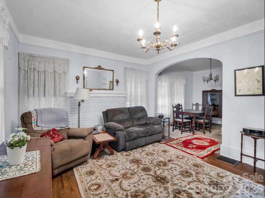 813 Montreat Road, Black Mountain, NC 28711.  MLS# CAR4385318, YatesRealty ID 30614. 