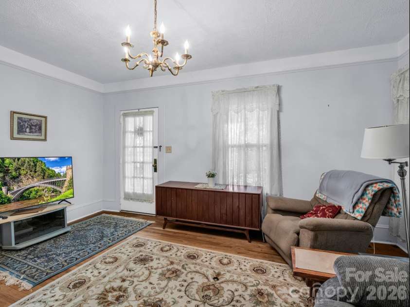 813 Montreat Road, Black Mountain, NC 28711.  MLS# CAR4385318, YatesRealty ID 30614. 