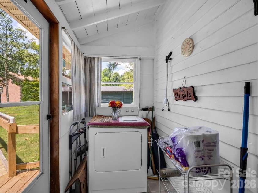 813 Montreat Road, Black Mountain, NC 28711.  MLS# CAR4385318, YatesRealty ID 30614. 