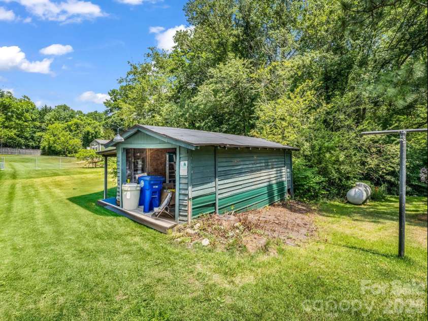 813 Montreat Road, Black Mountain, NC 28711.  MLS# CAR4385318, YatesRealty ID 30614. 