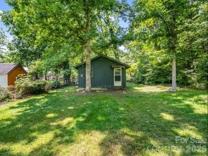 813 Montreat Road, Black Mountain, NC 28711.  MLS# CAR4385318, YatesRealty ID 30614. 
