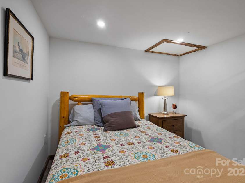 200 Aurora Drive, Asheville, NC 28805.  MLS# CAR4271734, YatesRealty ID 30615. Basement bedroom/bonus room