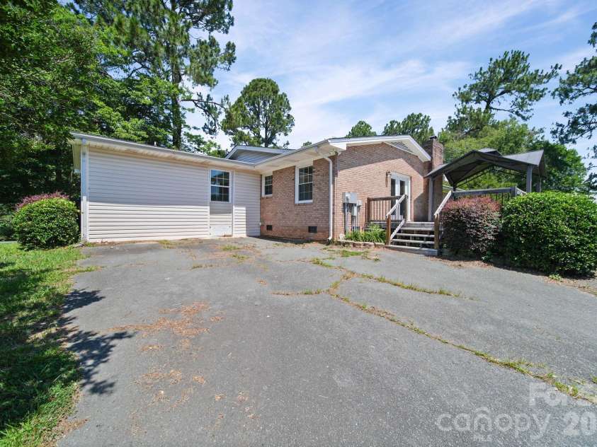 3003 Joe Griffin Road, Monroe, NC 28112.  MLS# CAR4390560, YatesRealty ID 30615. 