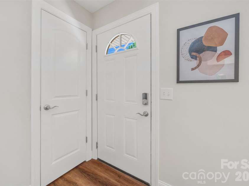 2111 Shalimar Drive, Charlotte, NC 28216.  MLS# CAR4381885, YatesRealty ID 30616. 