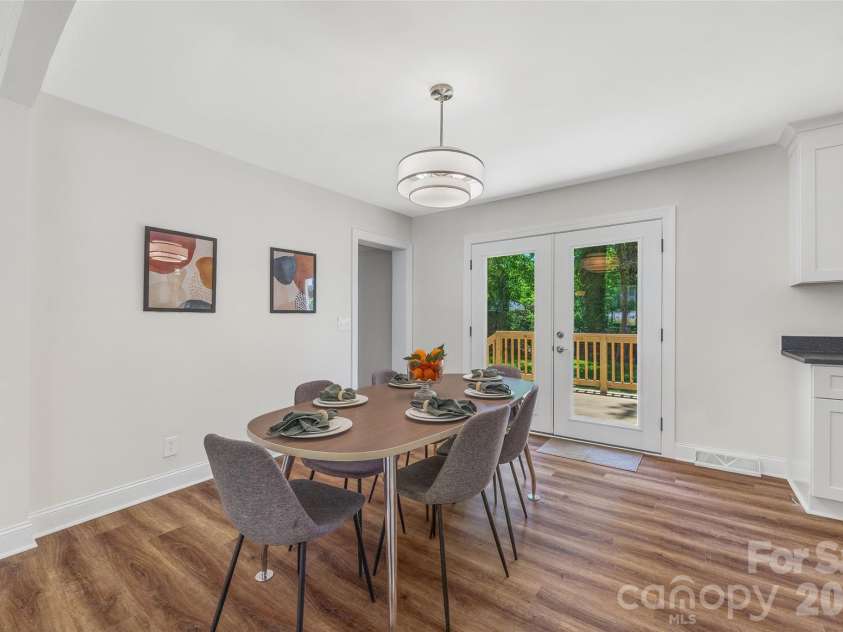 2111 Shalimar Drive, Charlotte, NC 28216.  MLS# CAR4381885, YatesRealty ID 30616. 