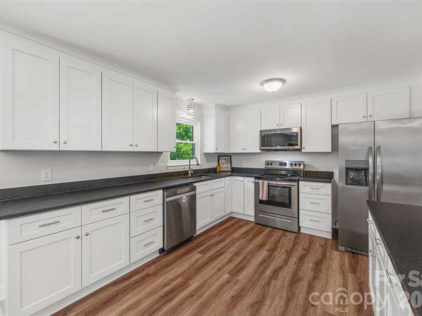 2111 Shalimar Drive, Charlotte, NC 28216.  MLS# CAR4381885, YatesRealty ID 30616. 