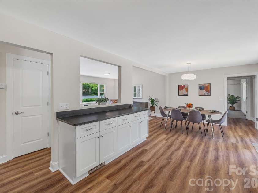 2111 Shalimar Drive, Charlotte, NC 28216.  MLS# CAR4381885, YatesRealty ID 30616. 