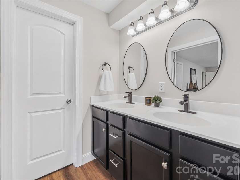 2111 Shalimar Drive, Charlotte, NC 28216.  MLS# CAR4381885, YatesRealty ID 30616. 