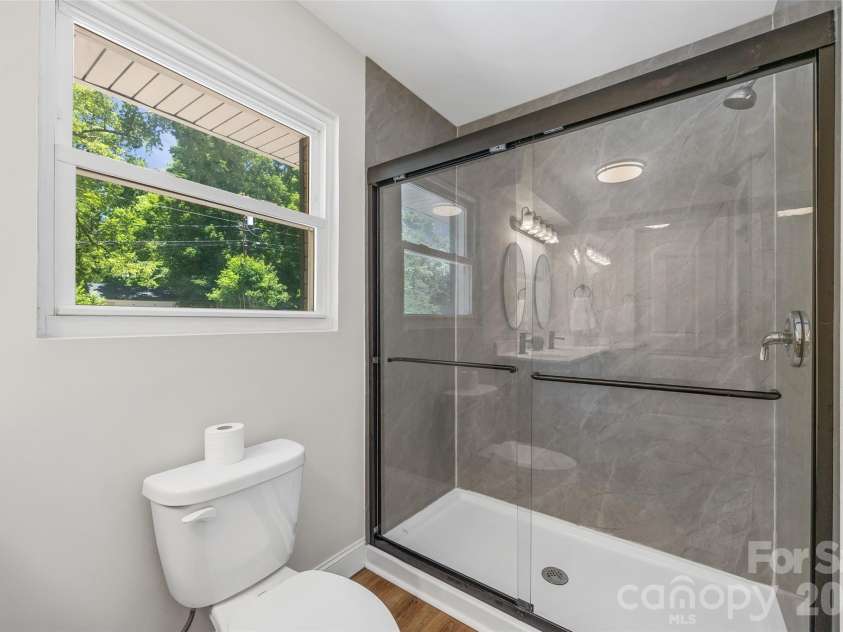 2111 Shalimar Drive, Charlotte, NC 28216.  MLS# CAR4381885, YatesRealty ID 30616. 