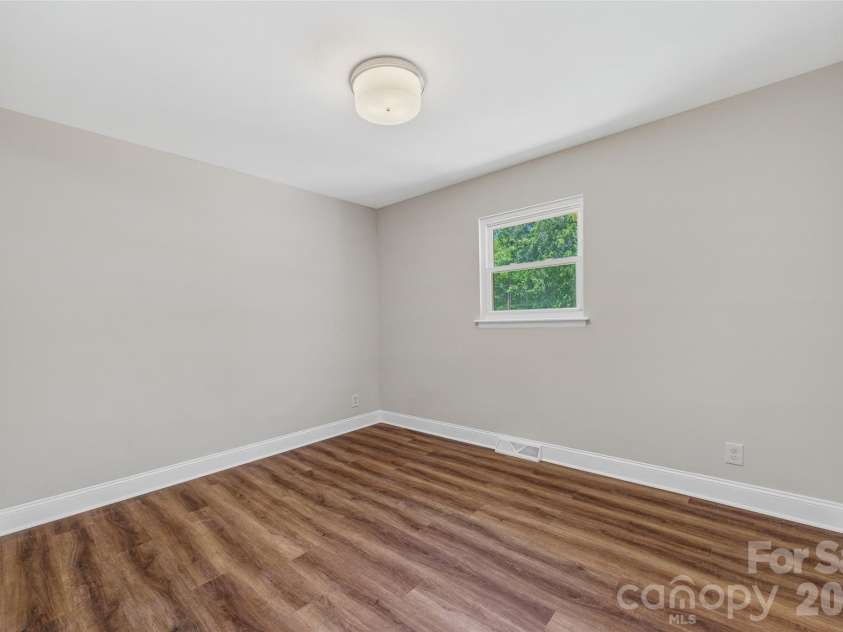 2111 Shalimar Drive, Charlotte, NC 28216.  MLS# CAR4381885, YatesRealty ID 30616. 