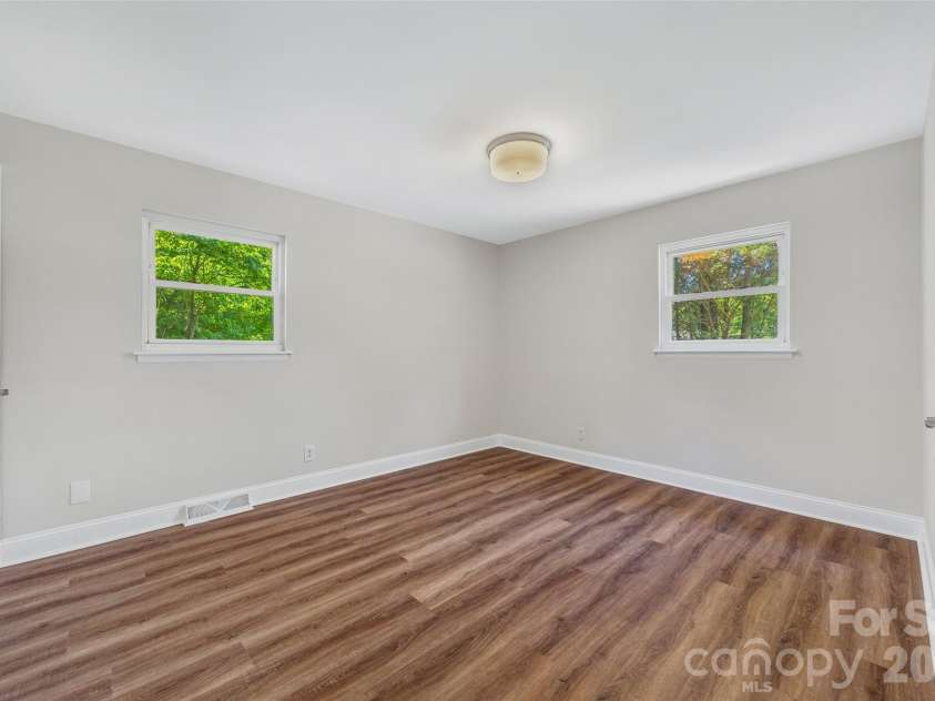 2111 Shalimar Drive, Charlotte, NC 28216.  MLS# CAR4381885, YatesRealty ID 30616. 