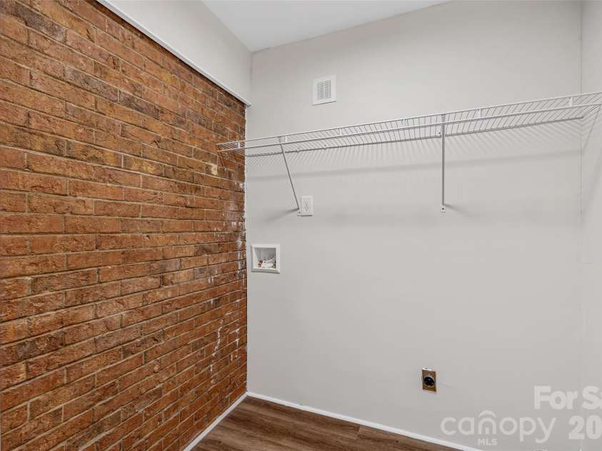 2111 Shalimar Drive, Charlotte, NC 28216.  MLS# CAR4381885, YatesRealty ID 30616. 