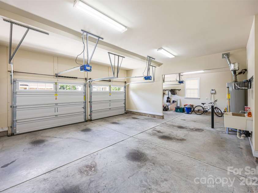 646 Quicksilver Trail, Fort Mill, SC 29708.  MLS# CAR4274446, YatesRealty ID 30616. 3 car garage