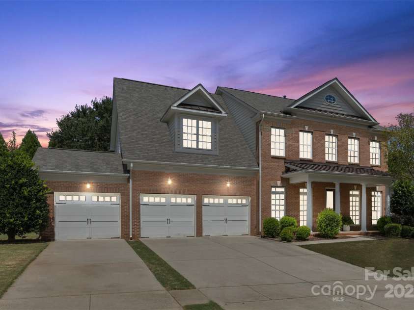 646 Quicksilver Trail, Fort Mill, SC 29708.  MLS# CAR4274446, YatesRealty ID 30616. 