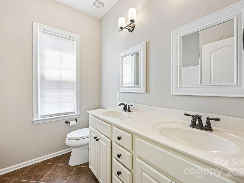 646 Quicksilver Trail, Fort Mill, SC 29708.  MLS# CAR4274446, YatesRealty ID 30616. Full bath