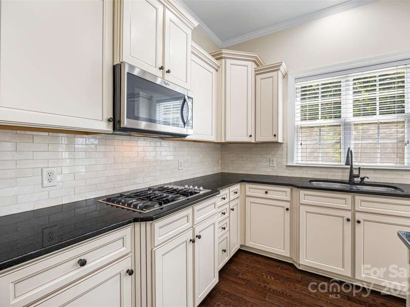 646 Quicksilver Trail, Fort Mill, SC 29708.  MLS# CAR4274446, YatesRealty ID 30616. Kitchen