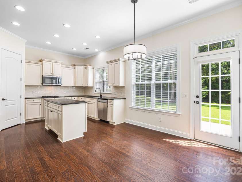 646 Quicksilver Trail, Fort Mill, SC 29708.  MLS# CAR4274446, YatesRealty ID 30616. Kitchen and dining area