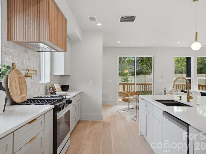 1404 Downs Avenue, Charlotte, NC 28205.  MLS# CAR4364853, YatesRealty ID 30617. 