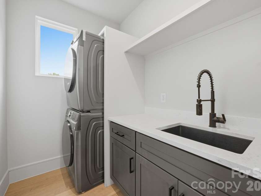 1404 Downs Avenue, Charlotte, NC 28205.  MLS# CAR4364853, YatesRealty ID 30617. 