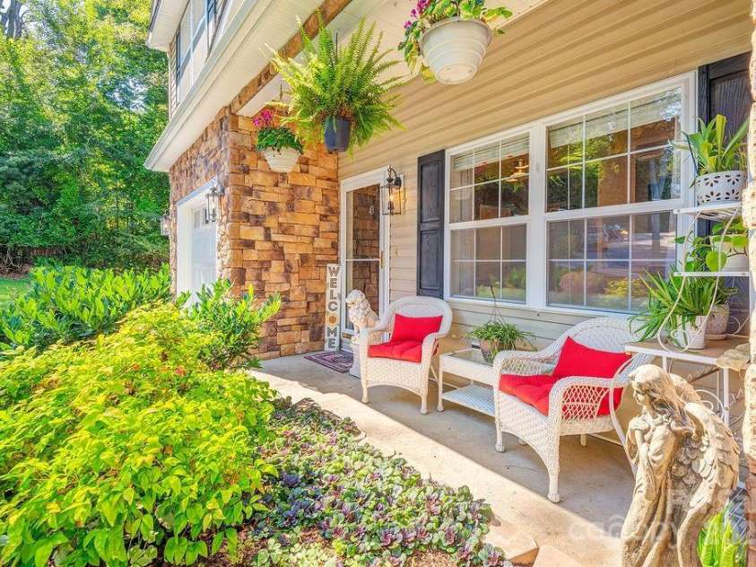 43 Kirby Road, Asheville, NC 28806.  MLS# CAR4287131, YatesRealty ID 30617. 